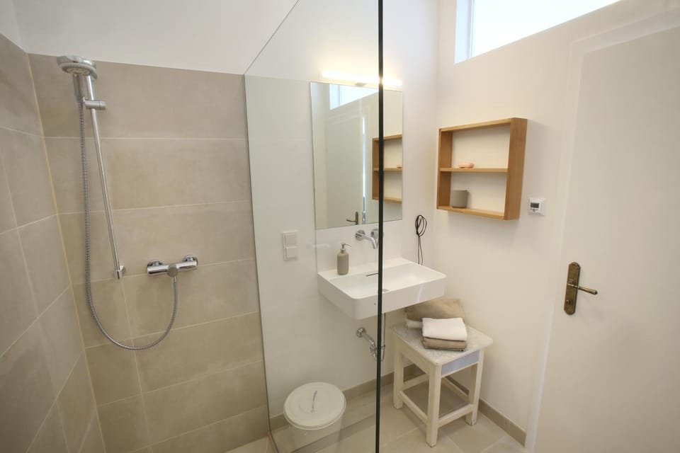 Shower, Bathroom, towels
