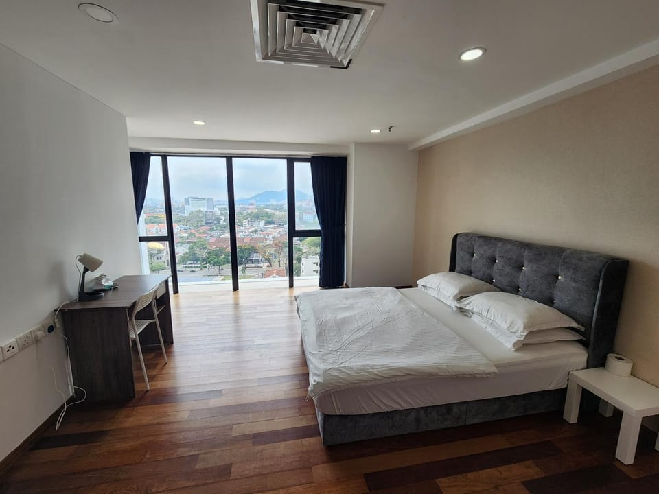 Bed, Living room, Photo of the whole room, Seating area, Bedroom, towels