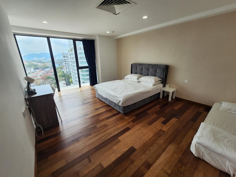 Bed, TV and multimedia, Photo of the whole room, Bedroom, towels