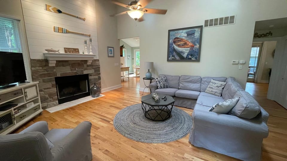 Just Beachy House in Chikaming Township
