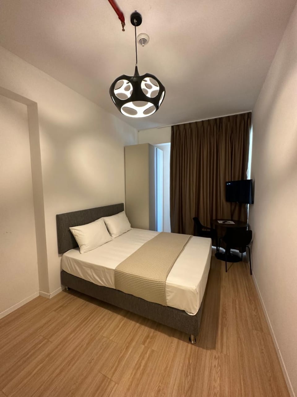 Bed, Photo of the whole room, Bedroom, fireplace