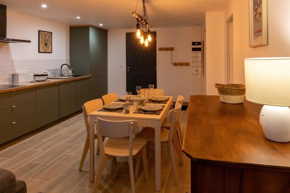 Dining area, kitchen