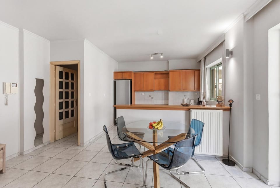 Kitchen or kitchenette, Dining area, stove