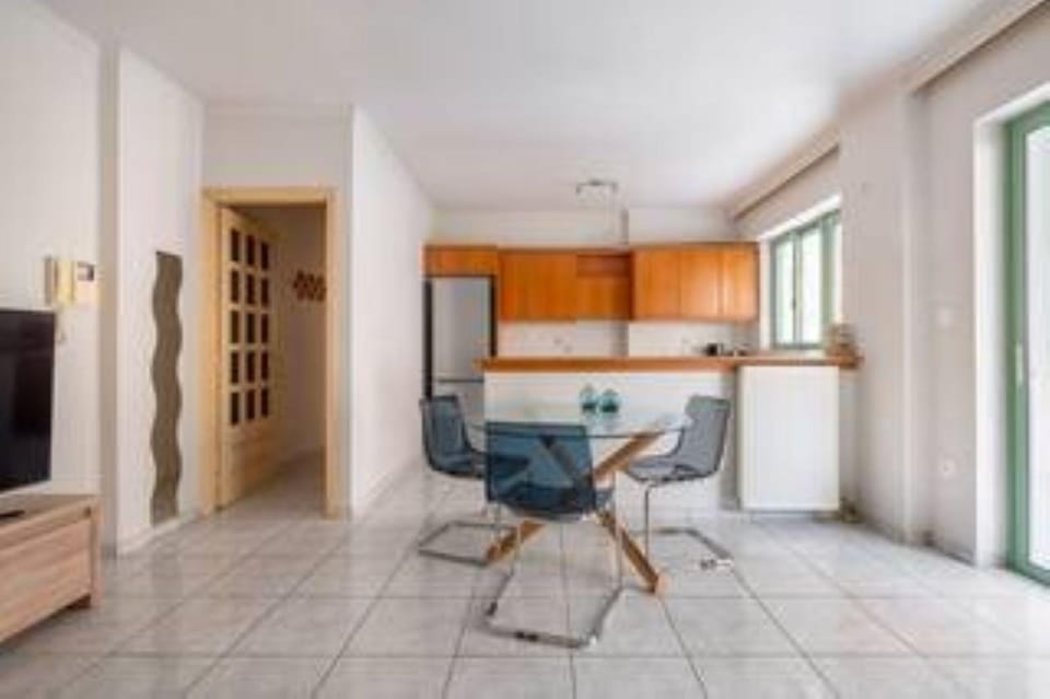 Kitchen or kitchenette, Seating area, Dining area