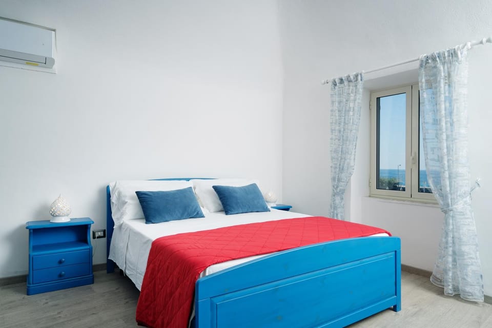 Bed, Bedroom, air conditioner