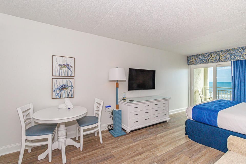 Renovated Oceanfront Condo! Perfect for 2-4 Guests! Sea Mist 20301 House in Myrtle Beach