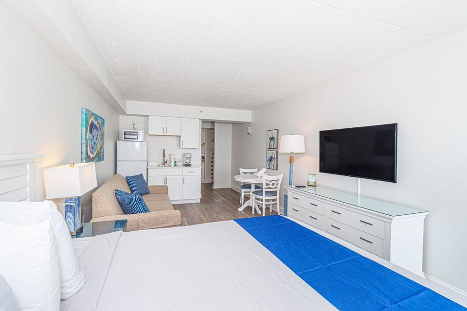 Renovated Oceanfront Condo! Perfect for 2-4 Guests! Sea Mist 20301 House in Myrtle Beach