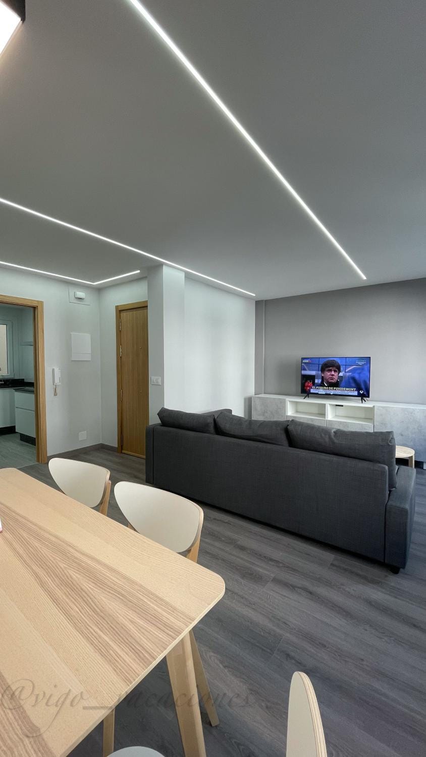 TV and multimedia, Kitchen or kitchenette, Living room, Seating area, Dining area