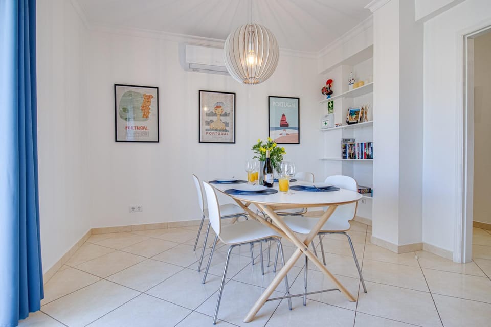 Living room, Seating area, Dining area, air conditioner