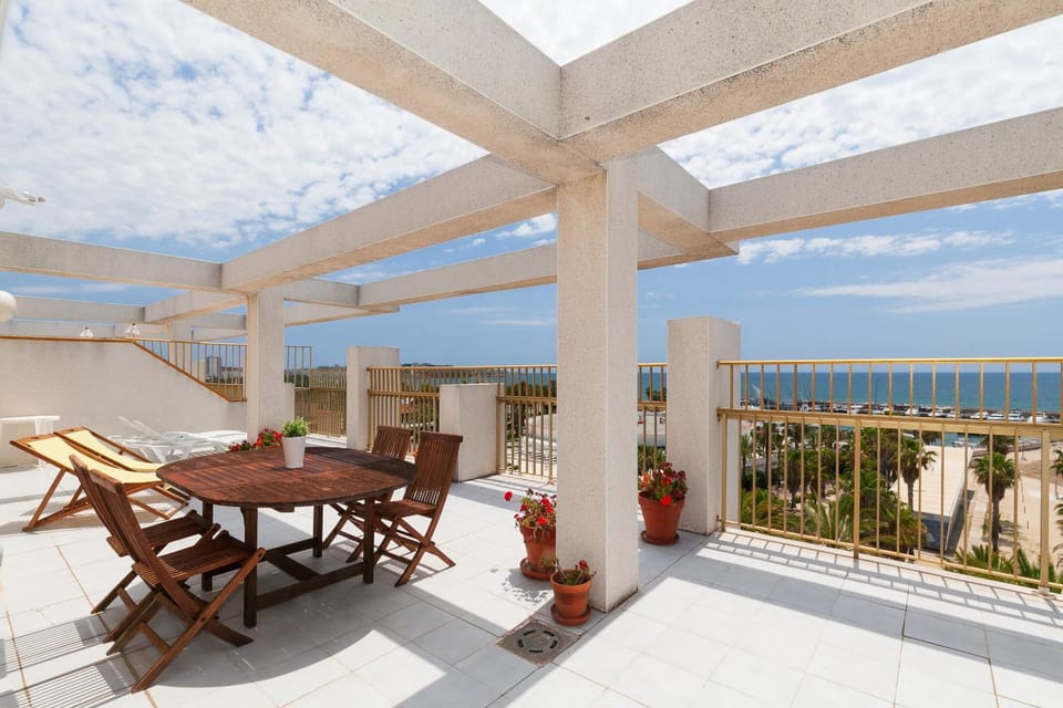 Day, View (from property/room), Balcony/Terrace, Balcony/Terrace, Landmark view, Sea view