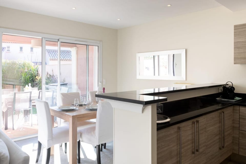 Very bright villa with garden and terrace House in Sainte-Maxime