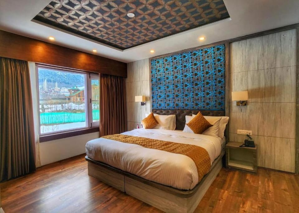 The Walnut Creek Pahalgam Hotel in Punjab