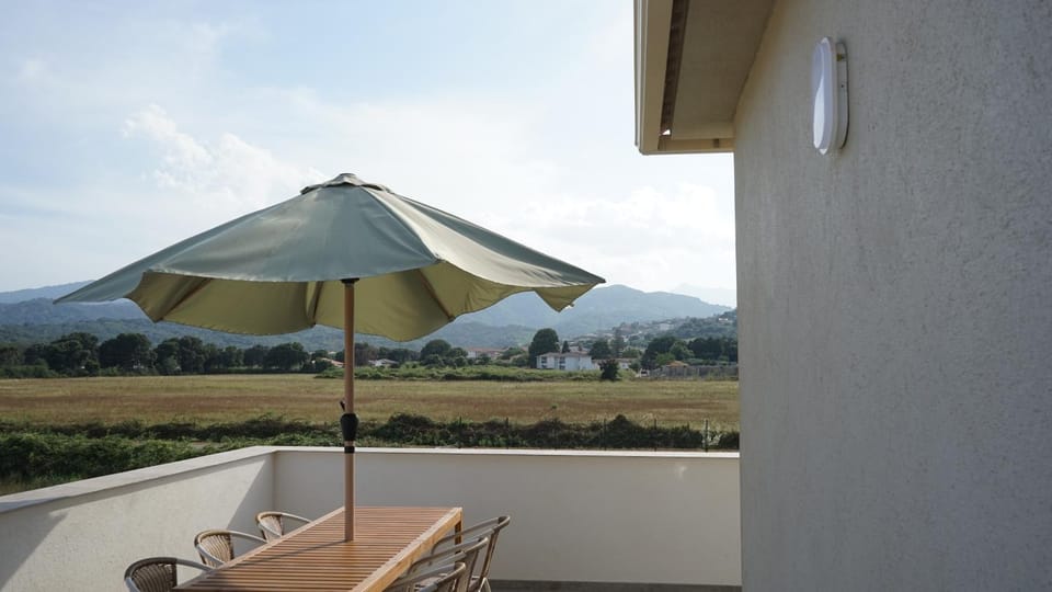 Balcony/Terrace, Mountain view