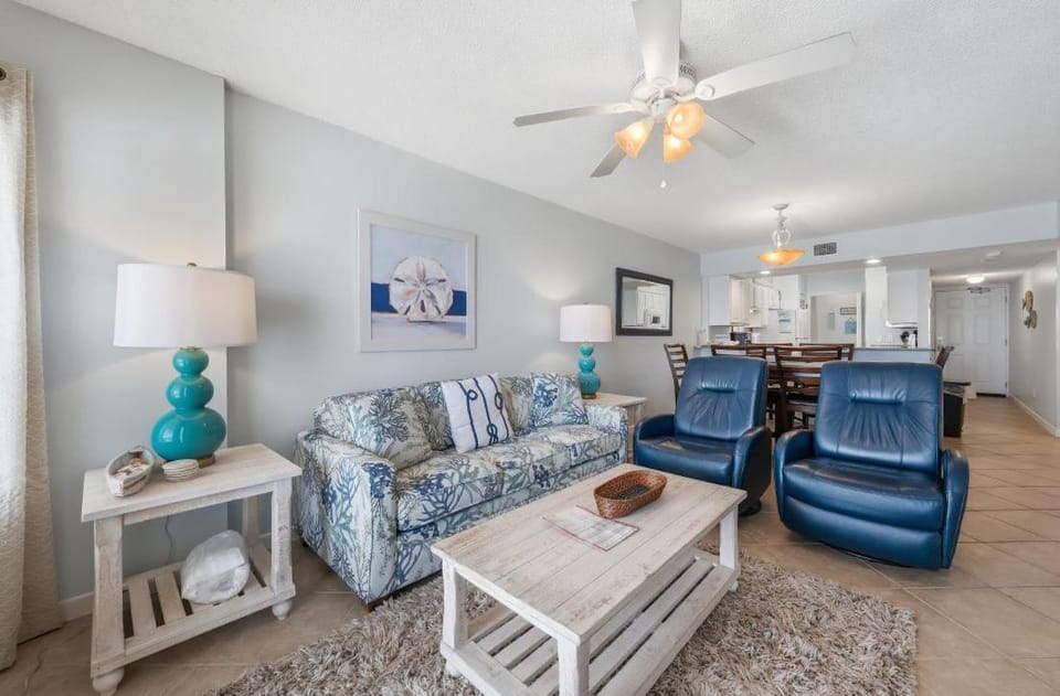 Boardwalk 1082 by Youngs Suncoast Apartment in Gulf Shores