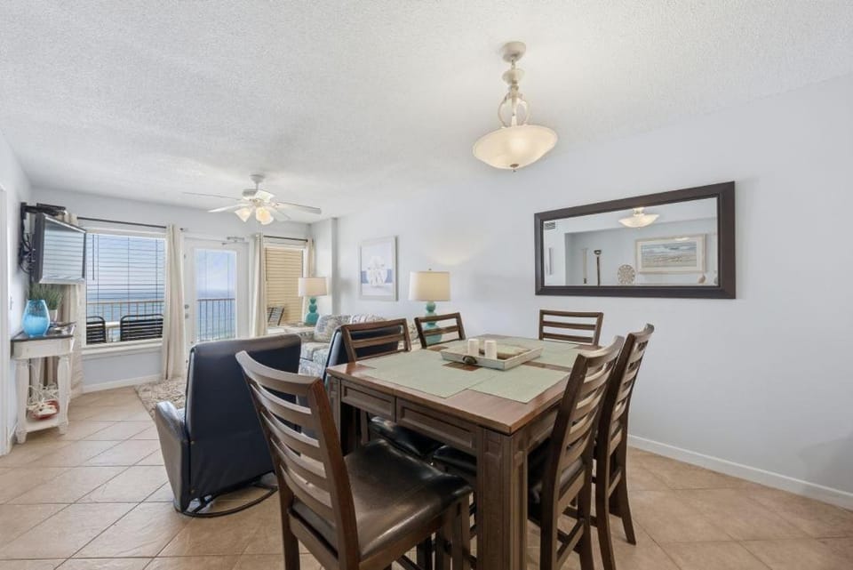 Boardwalk 1082 by Youngs Suncoast Apartment in Gulf Shores