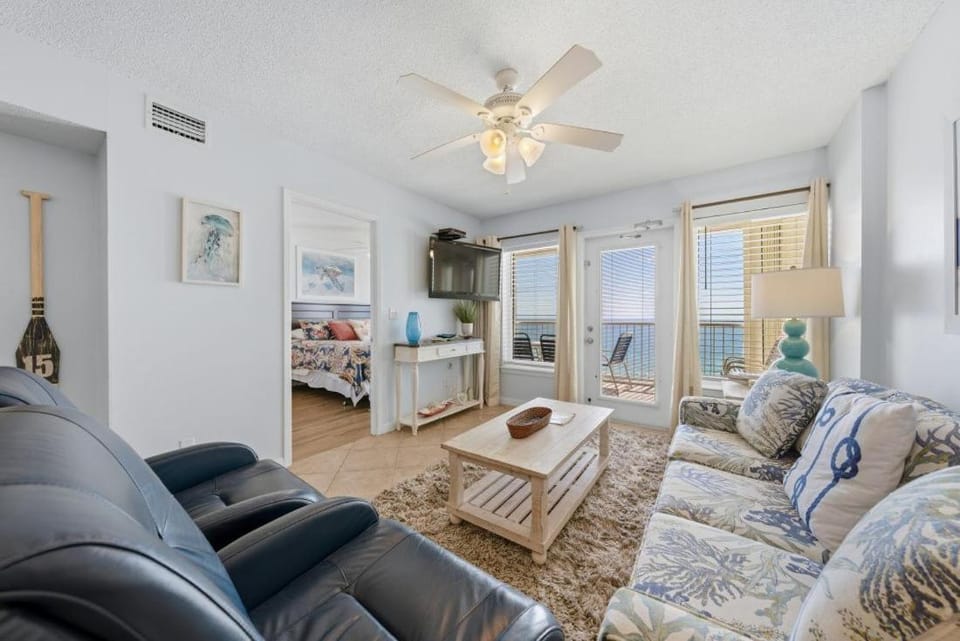 Boardwalk 1082 by Youngs Suncoast Apartment in Gulf Shores