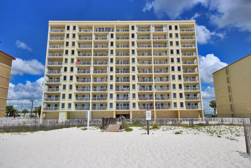 Boardwalk 1083 by Youngs Suncoast Apartment in Gulf Shores
