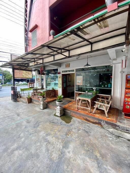 Ratanawong Place 552 Apartment in Bangkok
