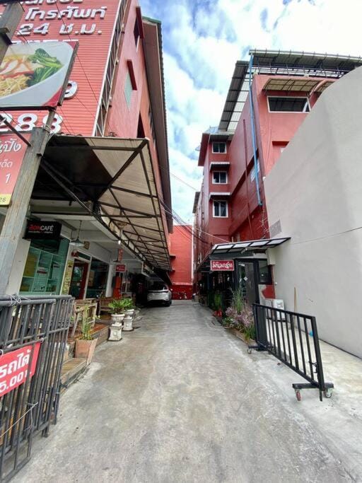 Ratanawong Place 552 Apartment in Bangkok