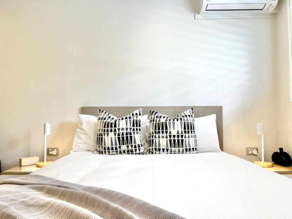 6Stu Hastings Street Studio Apartment in Noosa Heads