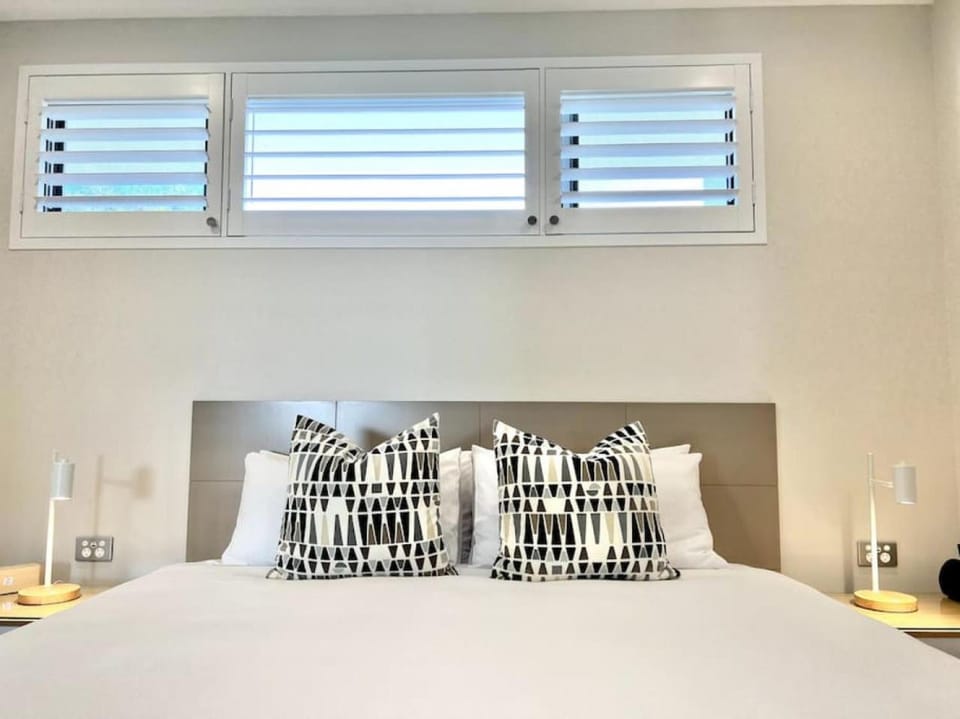 6Apt Beautifully renovated on Hastings Street Apartment in Noosa Heads