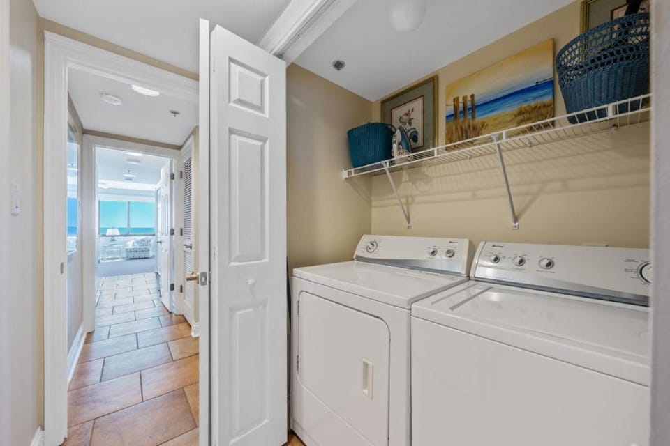 Broadmoor 304 by Youngs Suncoast Apartment in Orange Beach