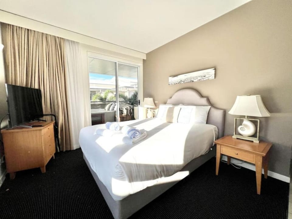 231 Lovely North Facing 2 Bedroom metres to Main Beach Apartment in Noosa Heads
