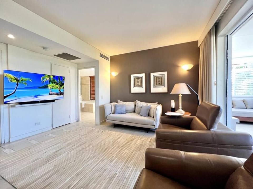 231 Lovely North Facing 2 Bedroom metres to Main Beach Apartment in Noosa Heads