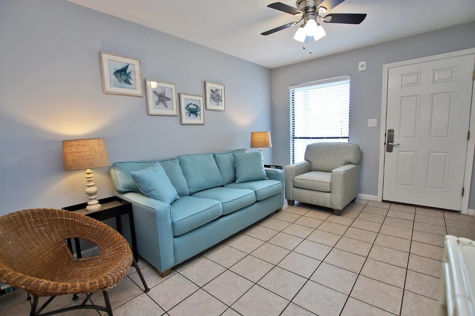 Cove 117A by Youngs Suncoast Apartment in West Beach