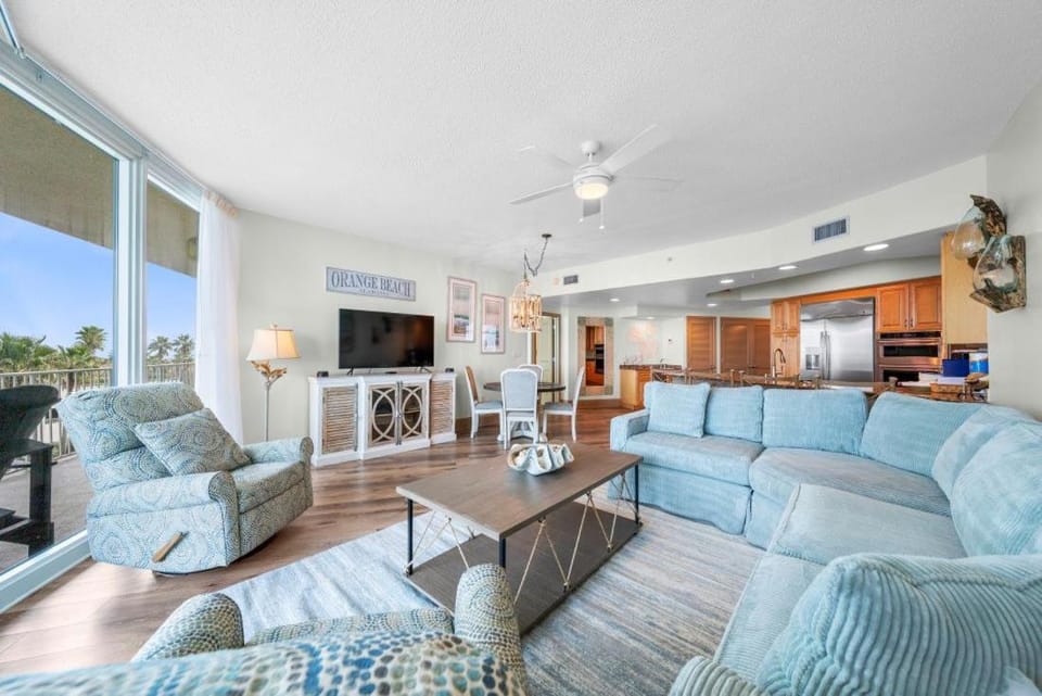 Day, TV and multimedia, Living room, Dining area, furniture, kitchen, air conditioner