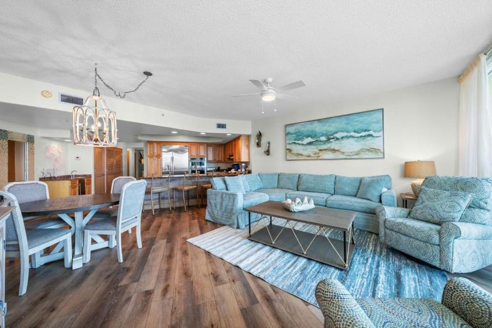 Day, Kitchen or kitchenette, Living room, Seating area, Dining area, furniture, air conditioner