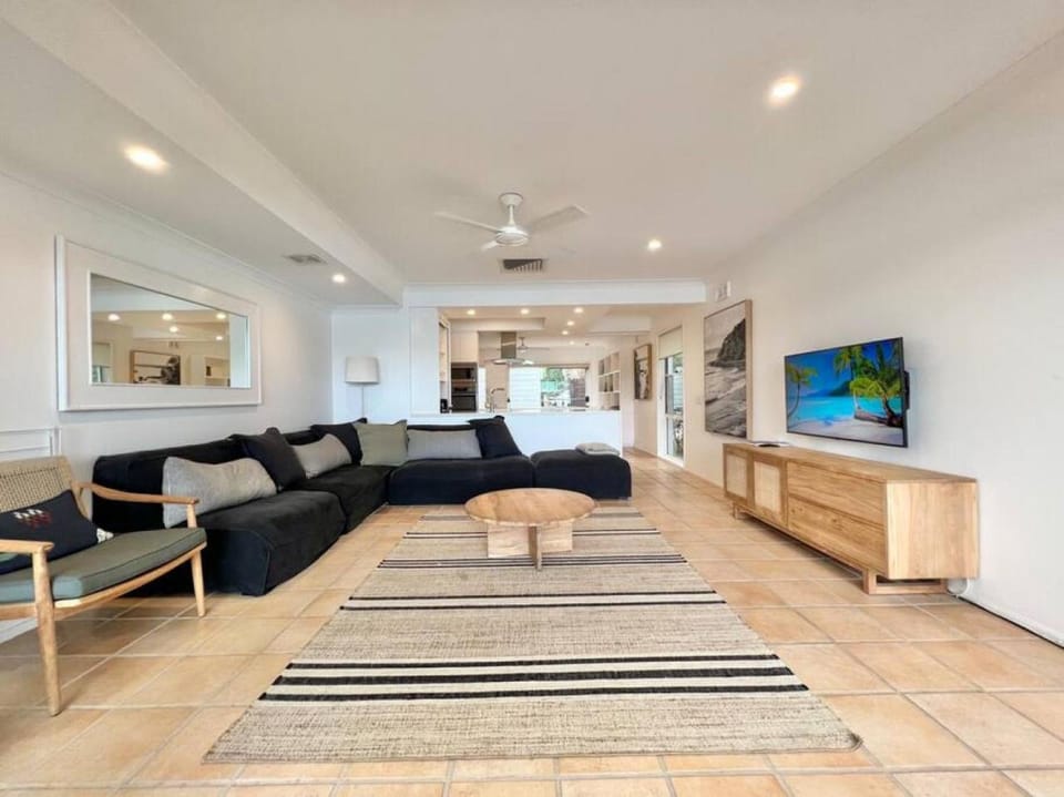 40 Stunning 3 Bedroom On Noosa River Apartment in Noosaville