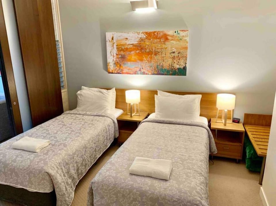 7306 Short Stroll to Hastings Street Apartment in Noosa Heads