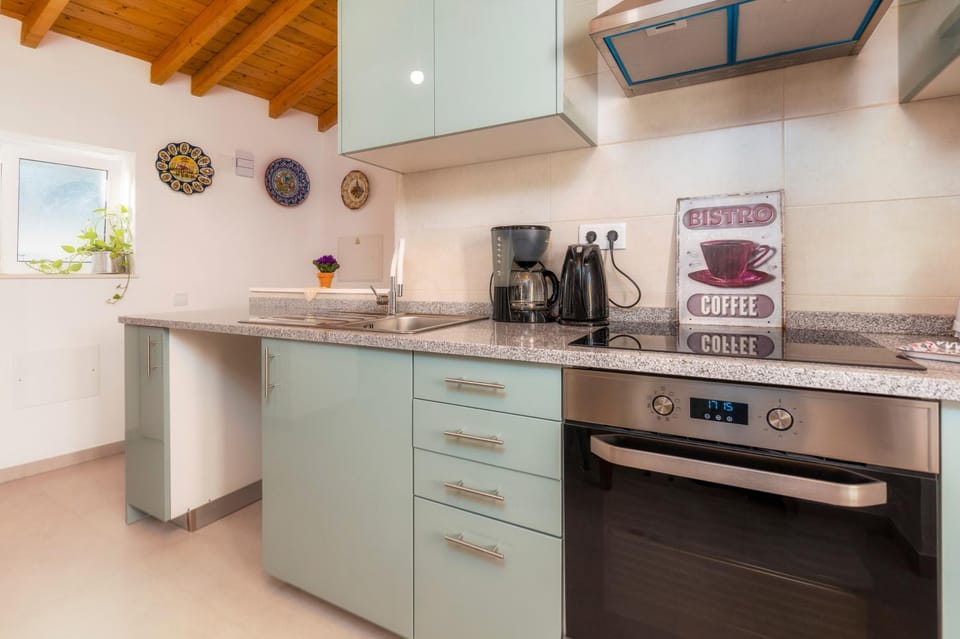 Downtown Lady Terrace Apartment in Faro