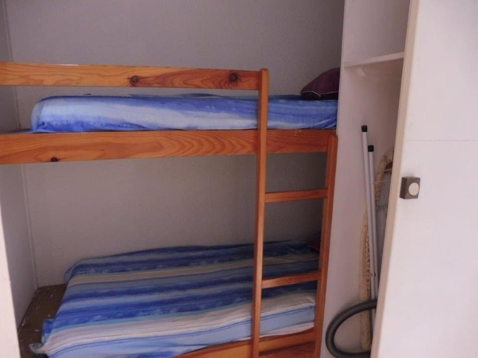 bunk bed
