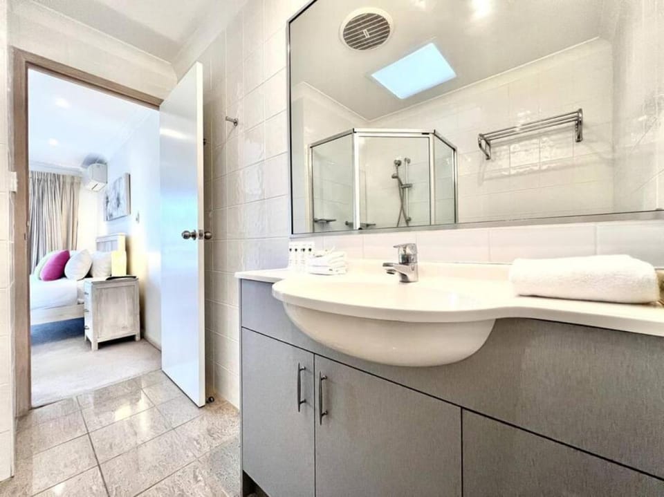 7 Cockleshell Sands Metres to Noosa River Apartment in Noosaville