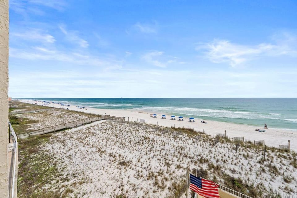 Edgewater 41 by Youngs Suncoast Apartment in West Beach