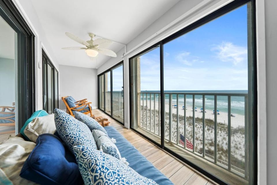 Edgewater 41 by Youngs Suncoast Apartment in West Beach