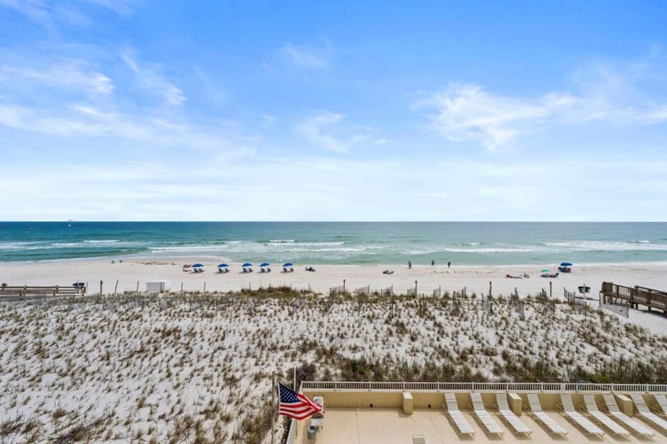 Edgewater 41 by Youngs Suncoast Apartment in West Beach