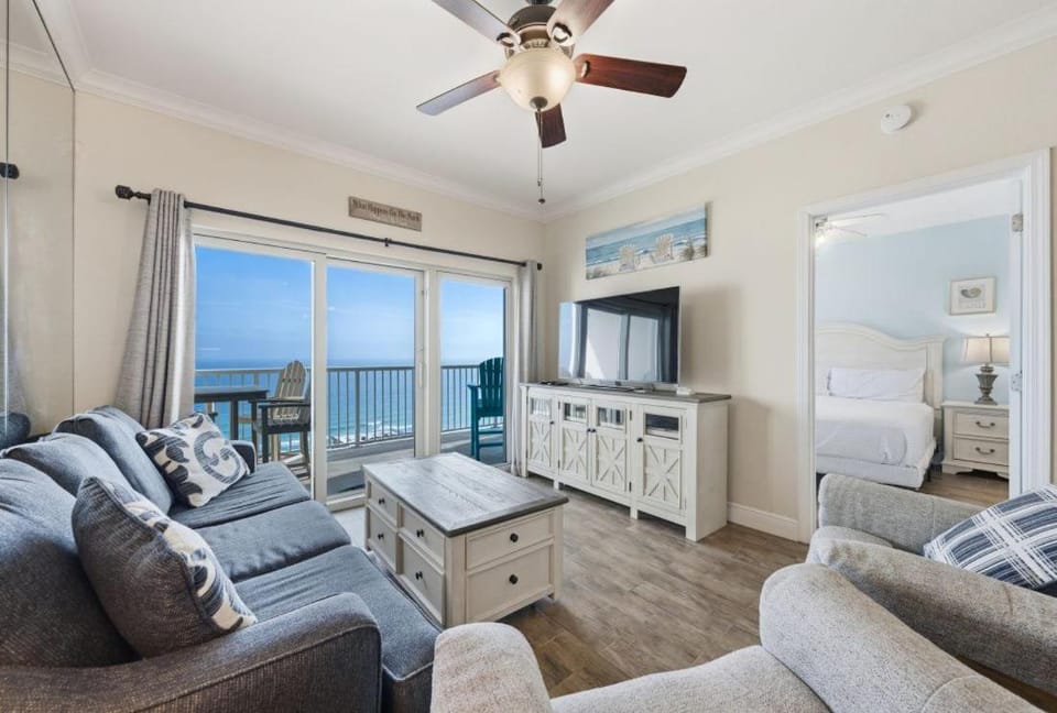 Day, TV and multimedia, View (from property/room), Balcony/Terrace, Living room, Seating area, Bedroom, Sea view, furniture
