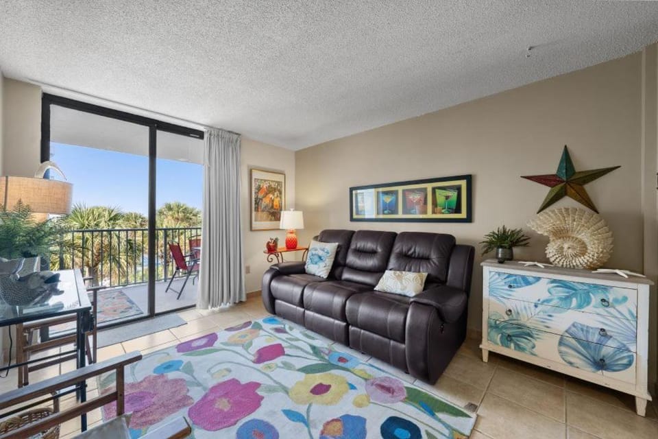 Gulf Shores Surf & Racquet 304C by Youngs Suncoast Apartment in West Beach