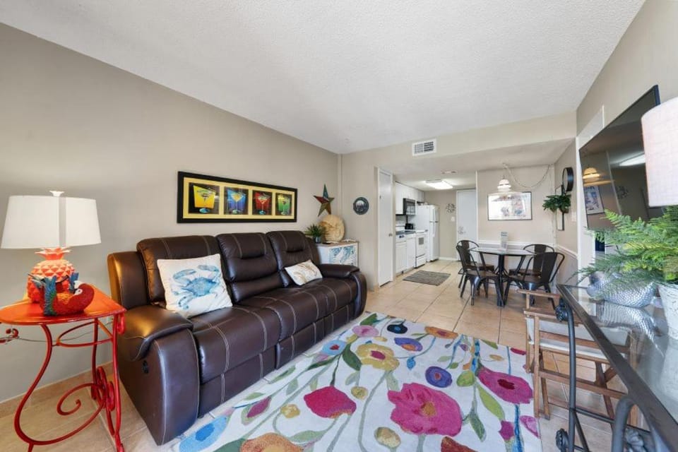 Gulf Shores Surf & Racquet 304C by Youngs Suncoast Apartment in West Beach