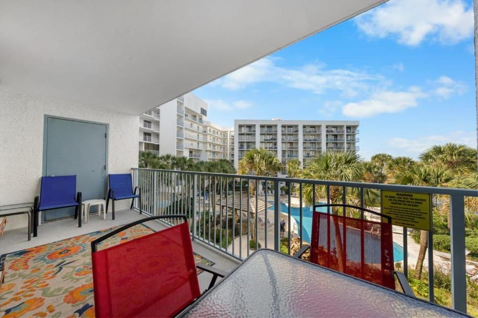 Gulf Shores Surf & Racquet 304C by Youngs Suncoast Apartment in West Beach