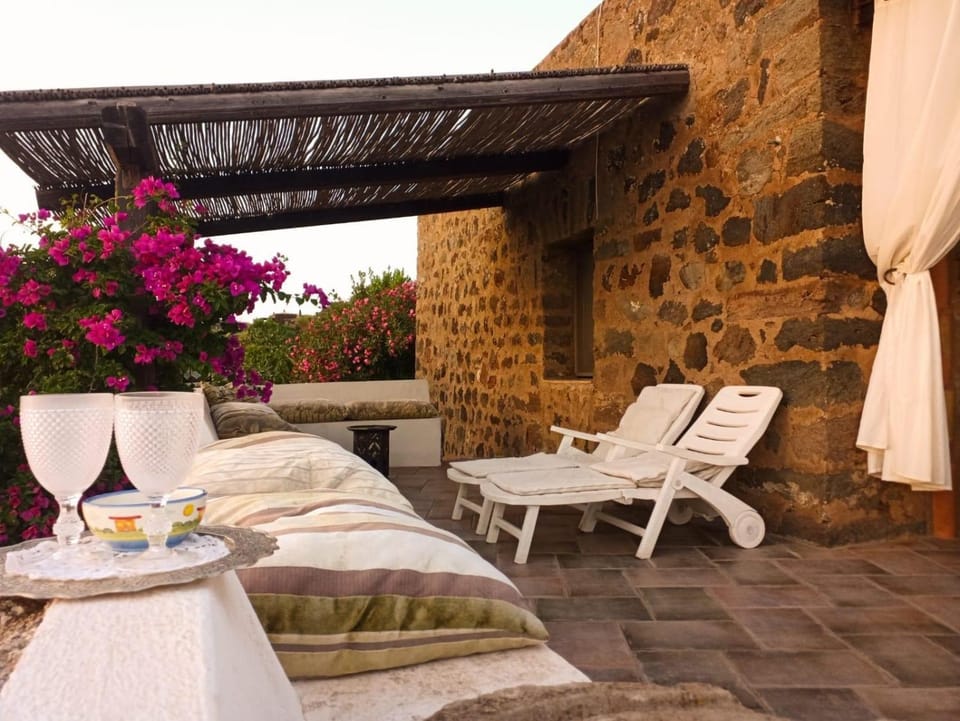 Property building, Balcony/Terrace, Living room