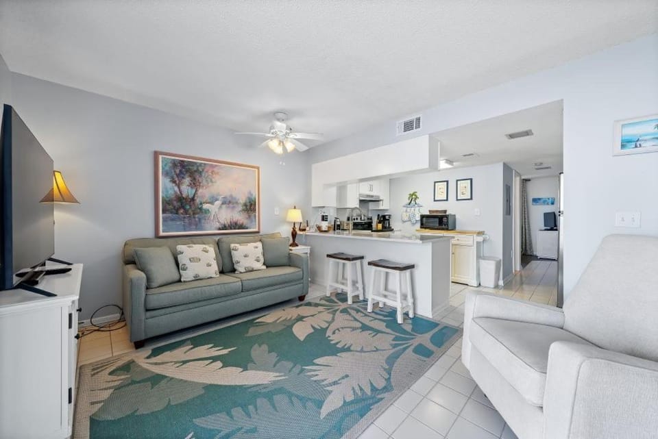 Gulf Shores Surf & Racquet 715A by Youngs Suncoast Apartment in West Beach