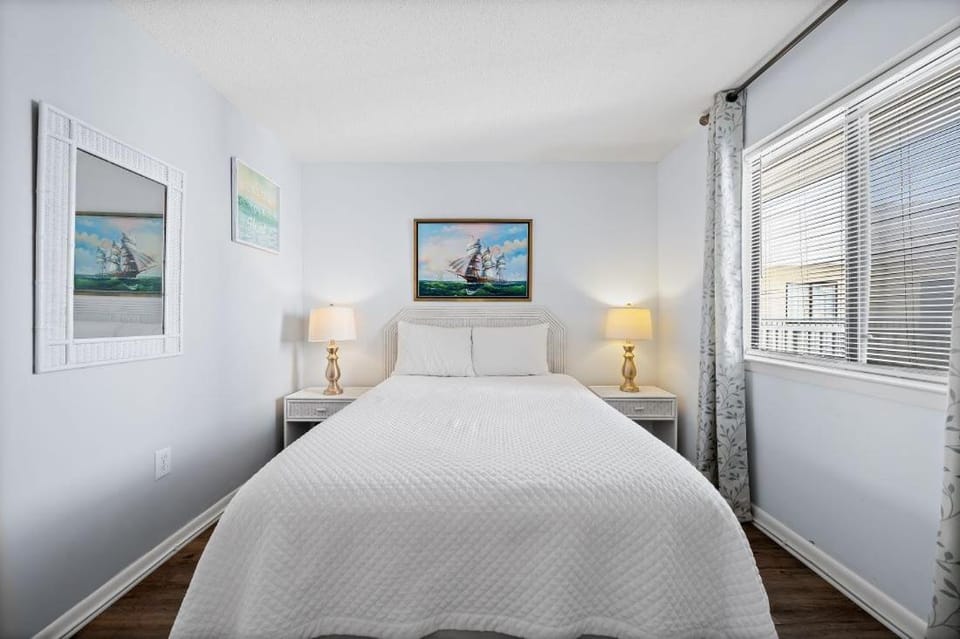 Gulf Shores Surf & Racquet 715A by Youngs Suncoast Apartment in West Beach