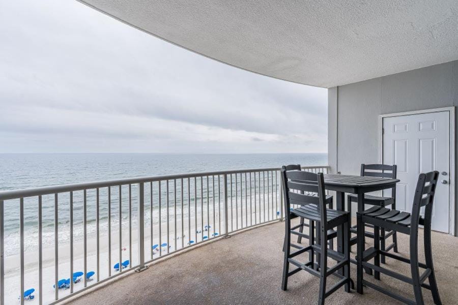 Island Royale 1004 by Youngs Suncoast Apartment in West Beach