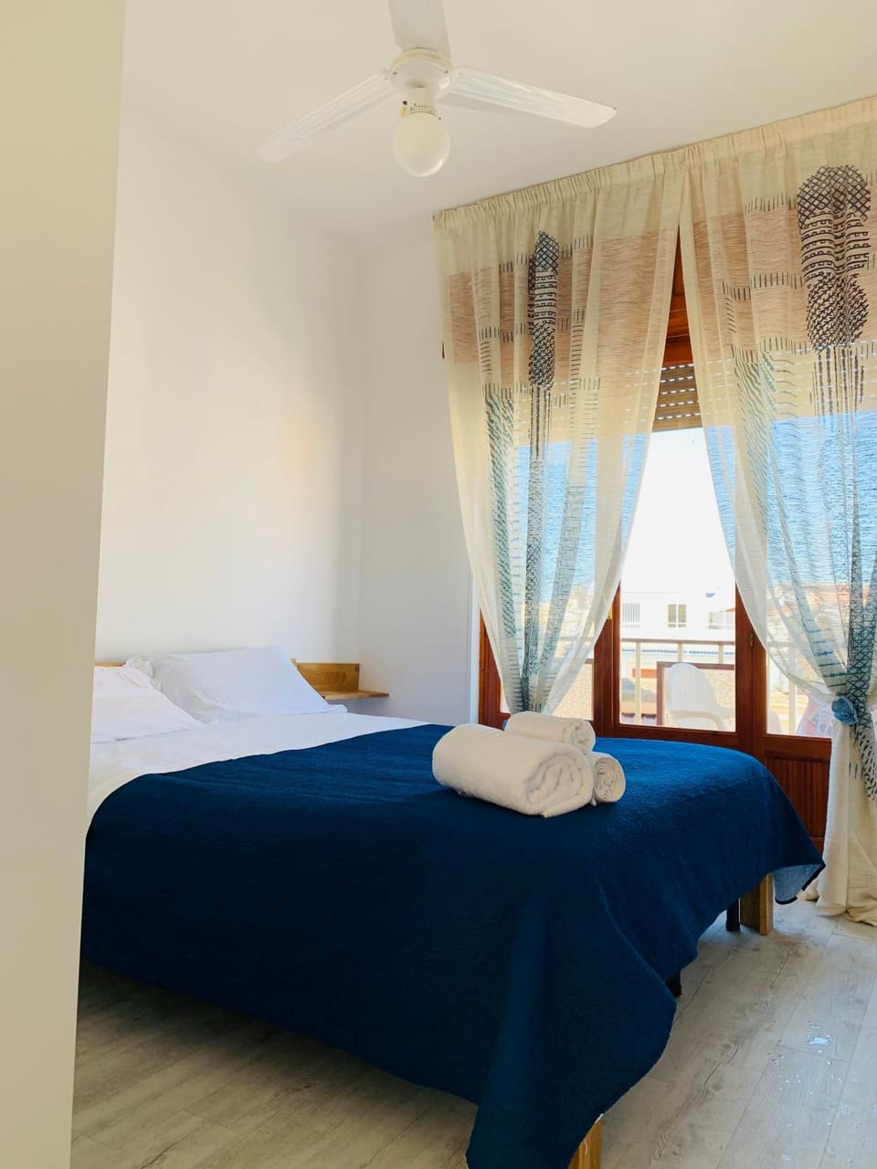 Bed, Photo of the whole room, Bedroom, fireplace