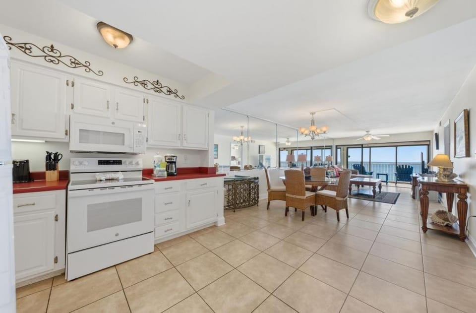 Edgewater 71 by Youngs Suncoast Apartment in West Beach