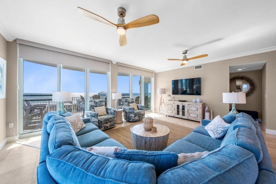 Day, TV and multimedia, View (from property/room), Living room, Seating area, furniture, air conditioner